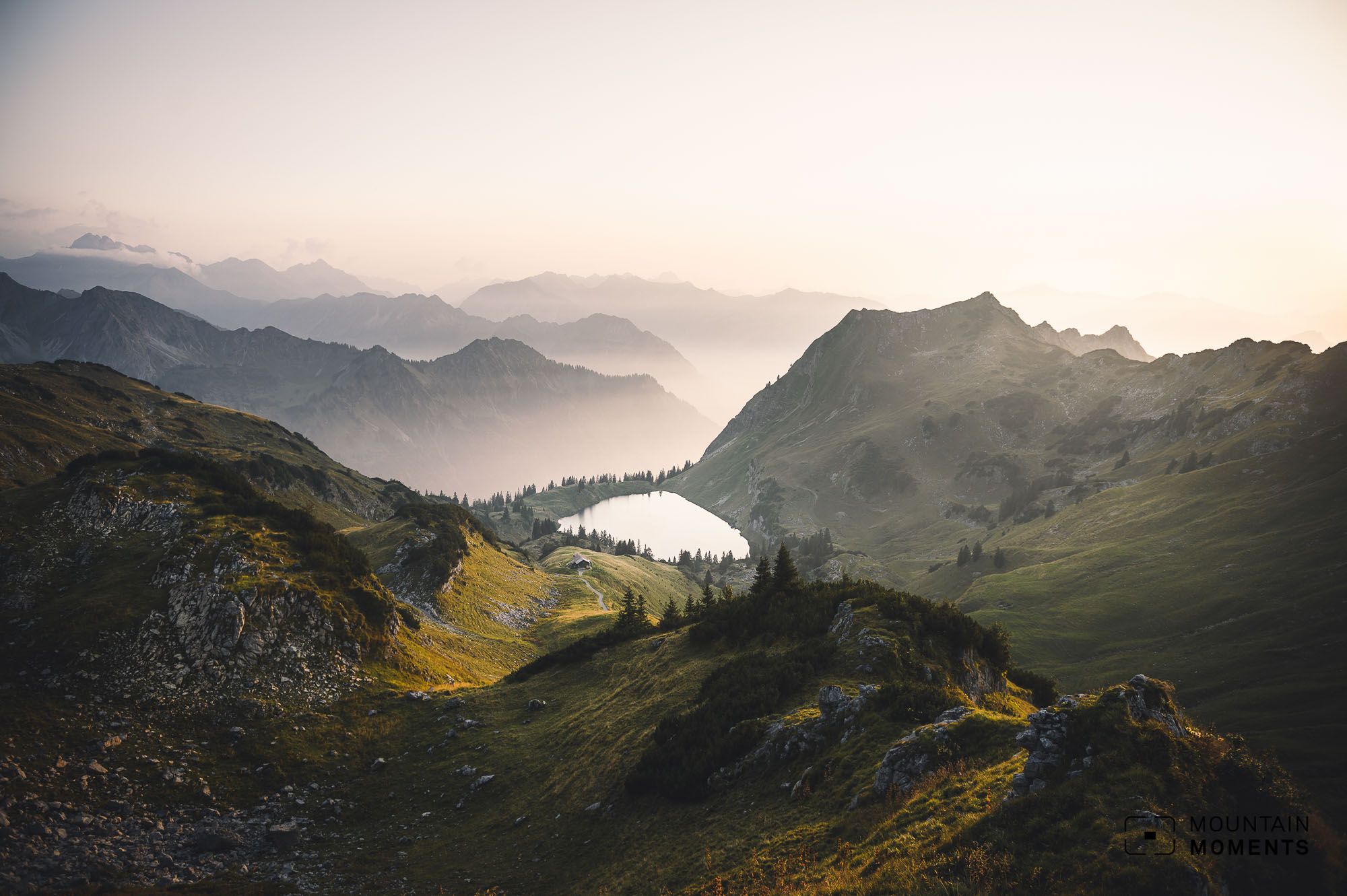 Einfache Wanderung zum Seealpsee von Nebelhorn: Das Naturjuwel in den Allgäuer Hochalpen entdecken (Alle Infos+Fototipps)